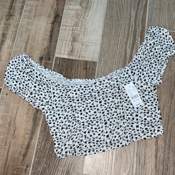 PacSun Tops - PacSun M crop tee